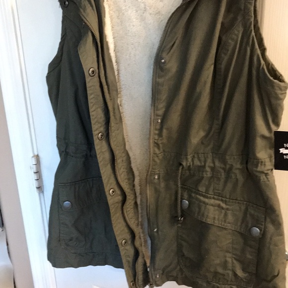 NWT - NOK NOK Army Green Hooded Faux Fur Lined Military Utility Vest โ size XL - Picture 9 of 10